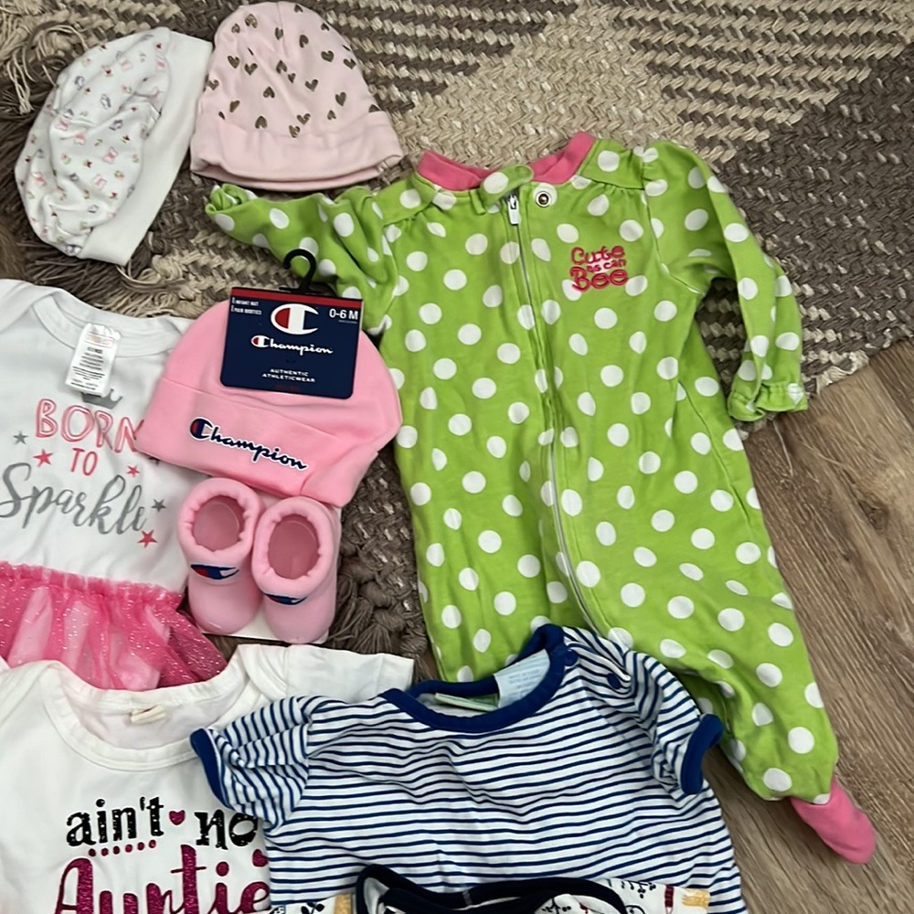 0-3 Months Baby Girl Clothing Bundle - Champion Hat & Booties - Picture 5 of 5